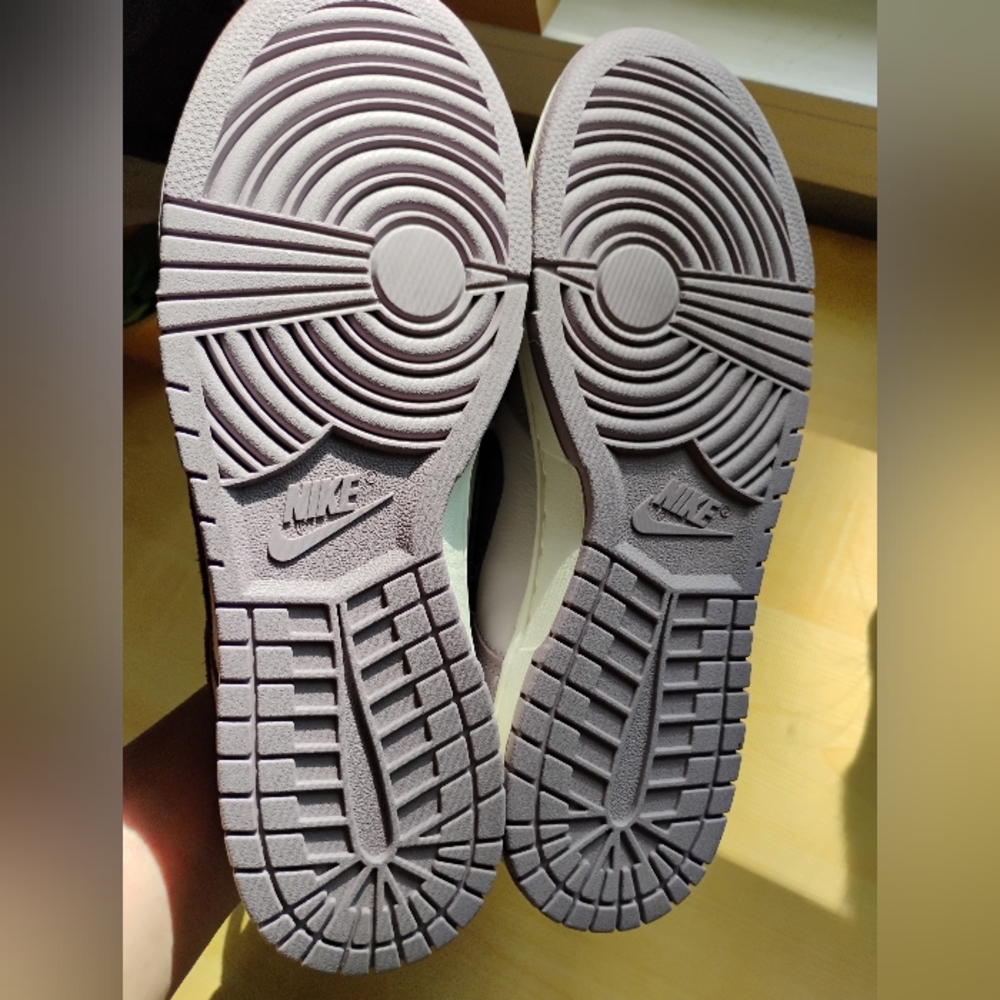 Nike Men’s Athletic Shoes Gray and Purple Low-Top Sneakers - Picture 8 of 12